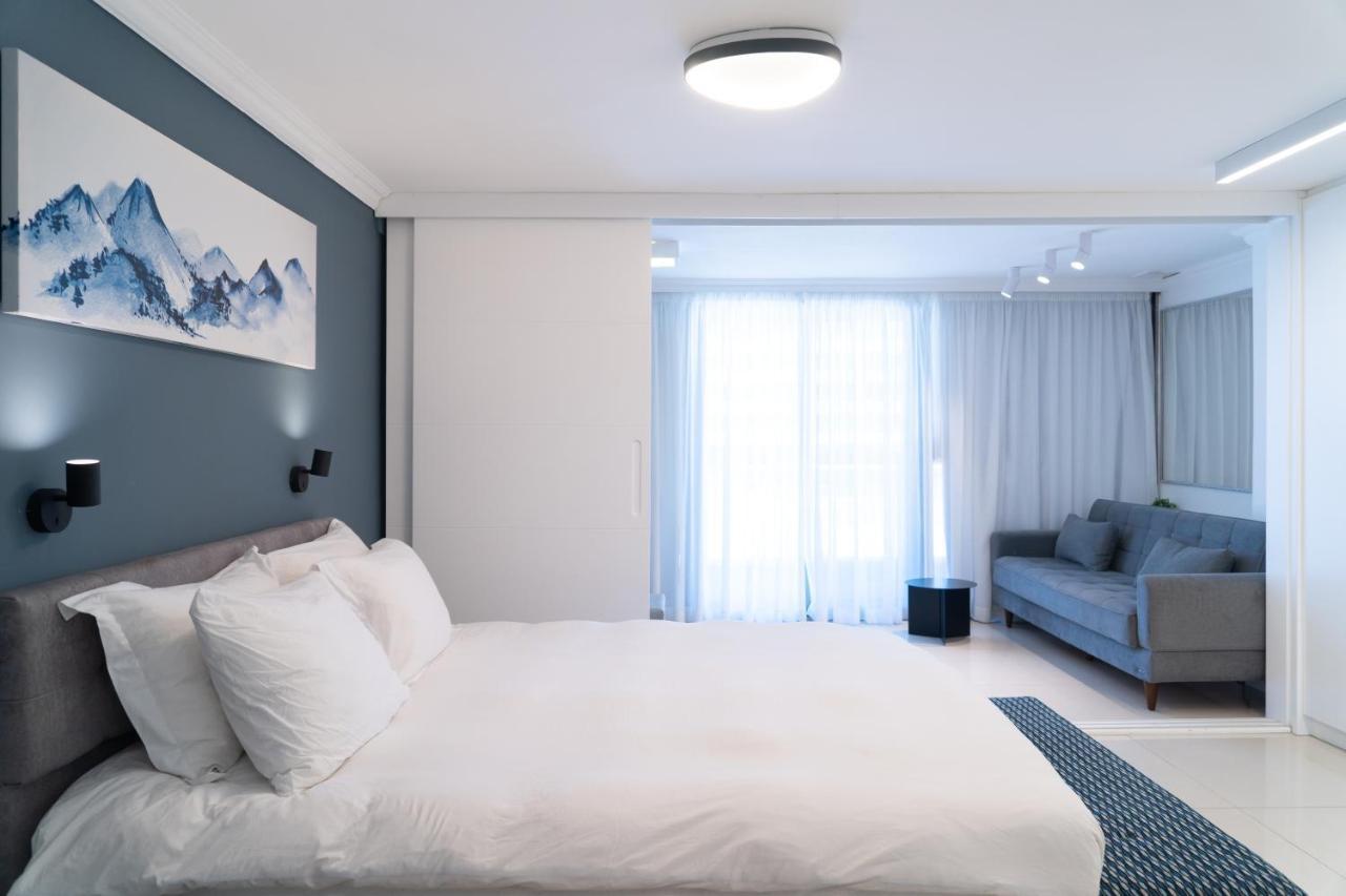 Beachfront Boutique Apartment Herzelia Extérieur photo
